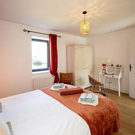 Manoir De Les Quatre Etoiles Bed & Breakfast 4*