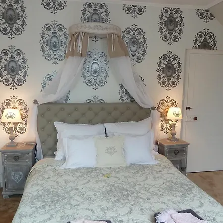 Manoir De Les Quatre Etoiles فندق مبيت وإفطار