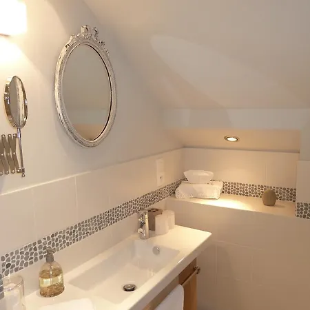 Bed & Breakfast Manoir De Les Quatre Etoiles 4*