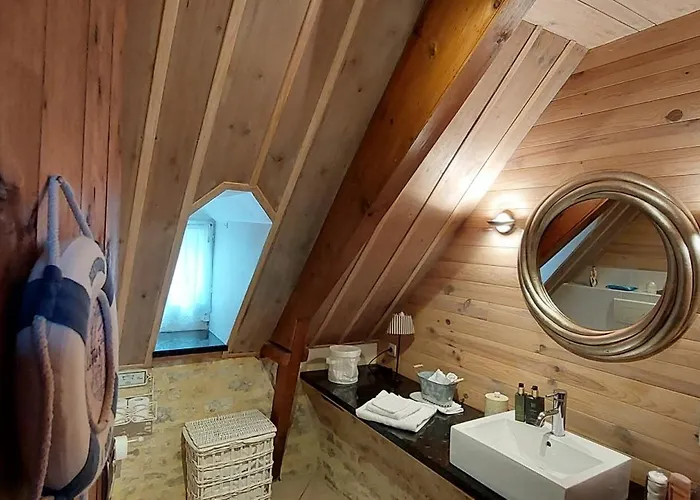 Manoir De Les Quatre Etoiles Bed & Breakfast 3*